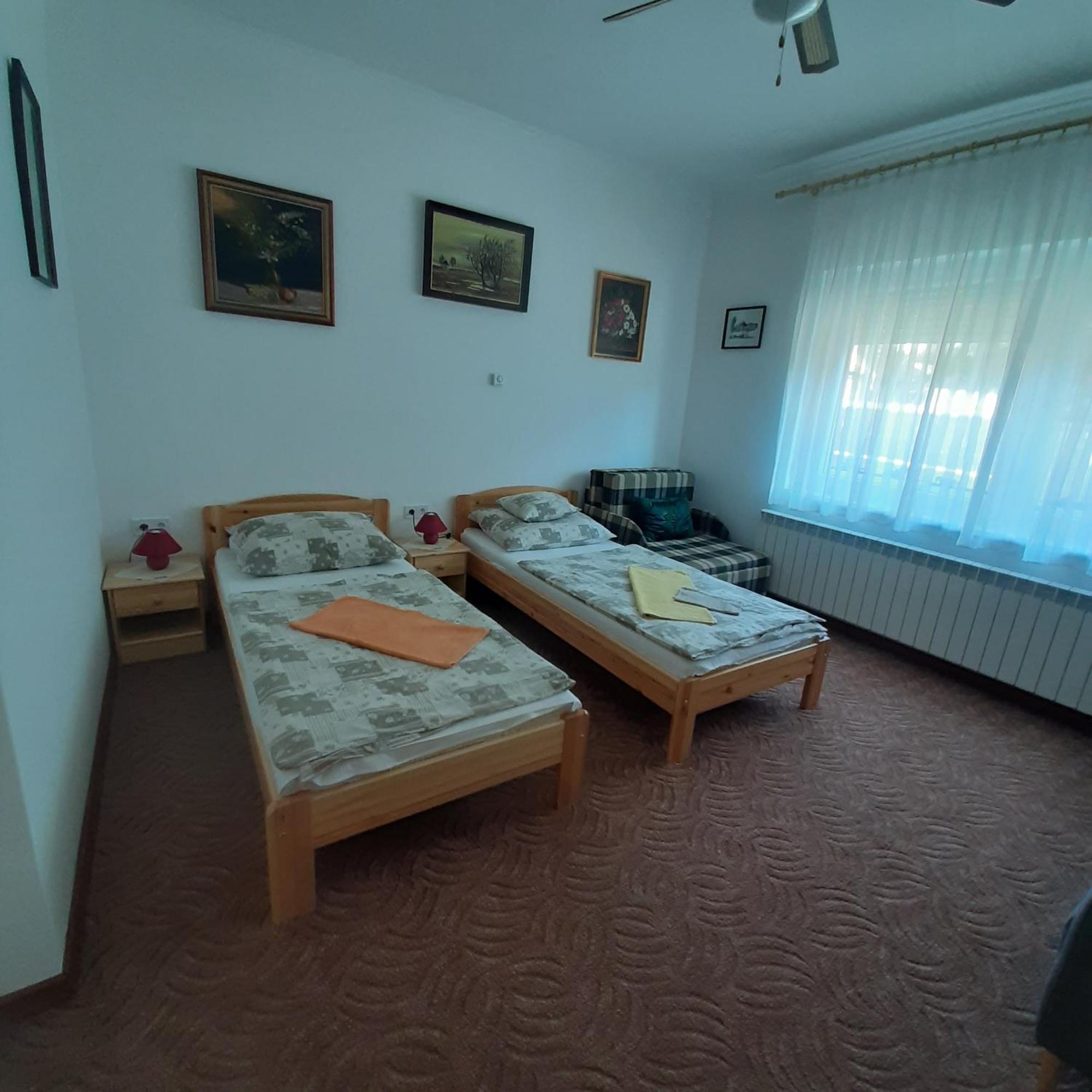 Rozsa Vendeghaz Hotel Visegrád Exterior foto